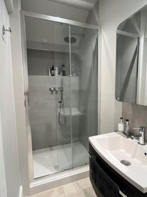 Gorgeous 2 Bedroom Flat In Charming Swiss Cottage London Luaran gambar